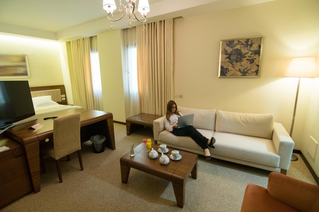 Boutique Hotel Kotoni Tirana Eksteriør billede